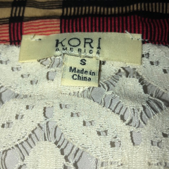 Super cute flannel pattern top - Picture 4 of 4